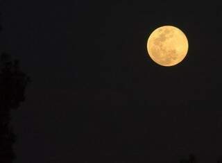 Fenômeno que deixa Lua mais visível a olho nu acontece cerca de seis vezes por ano. (Foto: Marcelo Calazans/ Arquivo)