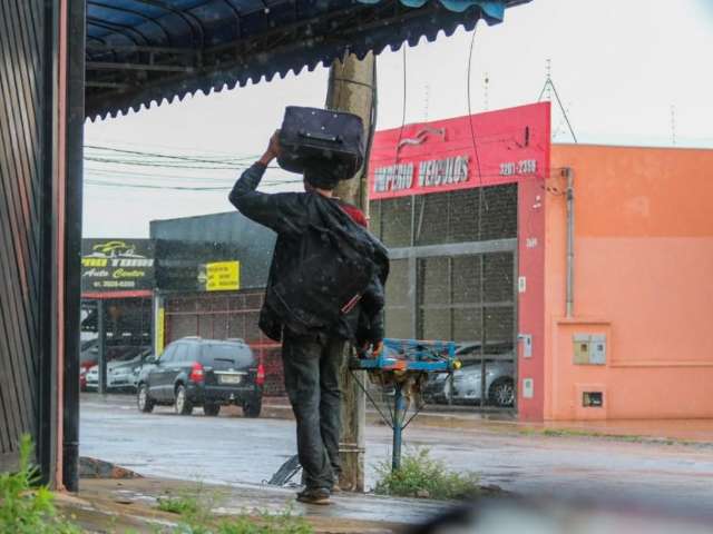 Manh&atilde; &eacute; de chuva mansa, mas Inmet mant&eacute;m alerta de tempestade em 57 cidades