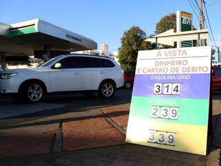 Posto limita forma de pagamento mesmo com o preço baixo da gasolina (Foto Fernando Antunes)
