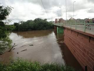 Nível do rio chegou perto dos 7 metros na semana passada. (Foto: Wilson de Carvalho/AquidauanaNews)