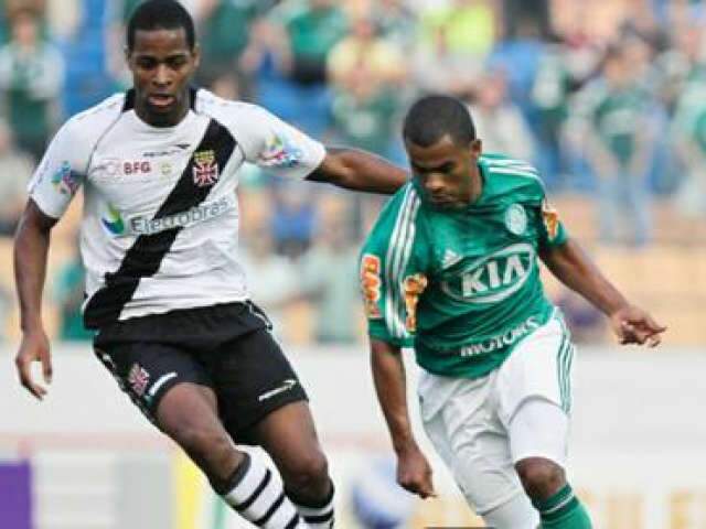  Palmeiras sai na frente, mas Juninho Pernambucano empata e mant&eacute;m Vasco invicto