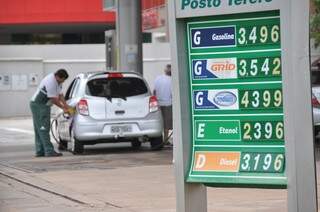Preço do litro da gasolina gira em torno de R$ 3,489, na manhã desta quarta-feira (Foto: Marcelo Calazans)
