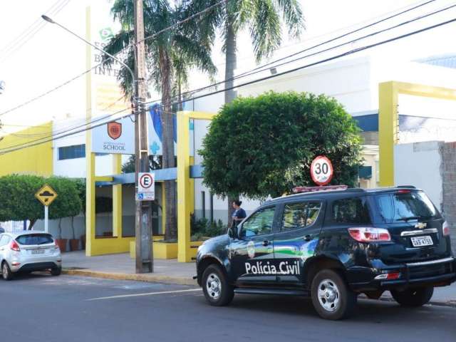 Com pol&iacute;cia na porta, escola de aluno afastado ap&oacute;s amea&ccedil;a mant&eacute;m rotina
