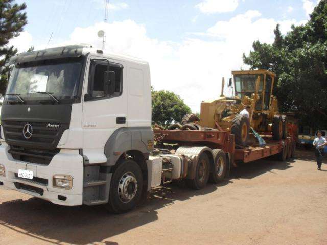 Bandidos fingem ser clientes, roubam carreta e deixam v&iacute;timas amarradas