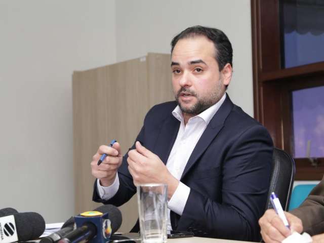 Prefeitura para estudos sobre contrato e mant&eacute;m prazo para troca de &ocirc;nibus