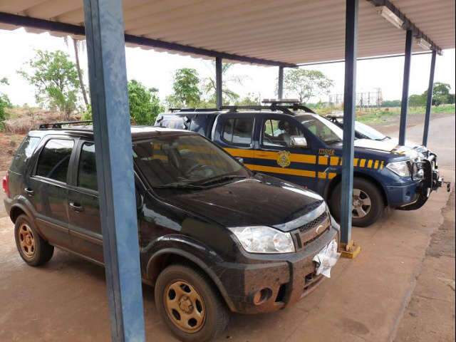  Com a ajuda de um helic&oacute;ptero, PRF recupera carro roubado 
