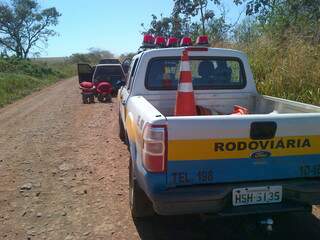 Motorista e passageiro do veículo Uno foram detidos pela polícia na rodovia MS-258 (Foto: Divulgação)