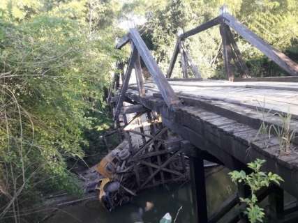 Prefeitura quer ajuda do Exército para substituir ponte que caiu no Salobra