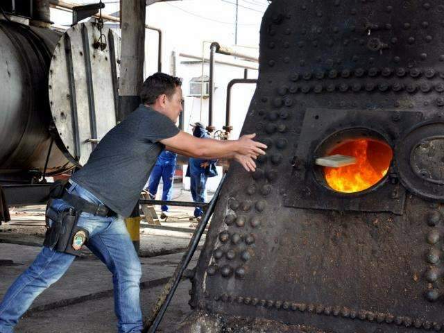 Pol&iacute;cia Civil incinera 400 quilos de drogas em forno de frigor&iacute;fico