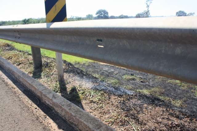 Fuma&ccedil;a de queimada invade rodovia e mobiliza Corpo de Bombeiros