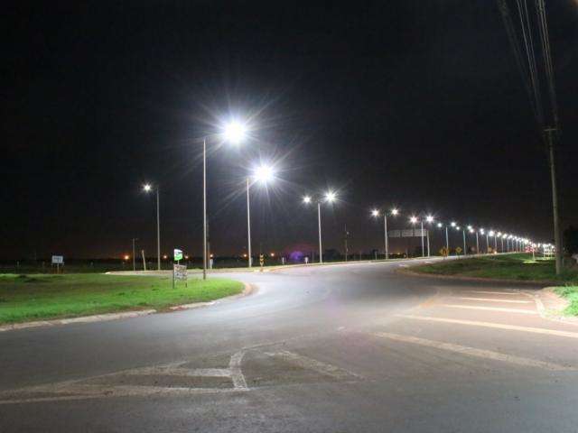 Furto de cabos deixa avenida &agrave;s escuras um m&ecirc;s ap&oacute;s rede ser instalada