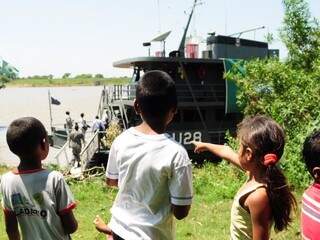 No Pantanal de MS, Marinha leva assistência a ribeirinhos. (Fotos: Rodrigos Pazinato)