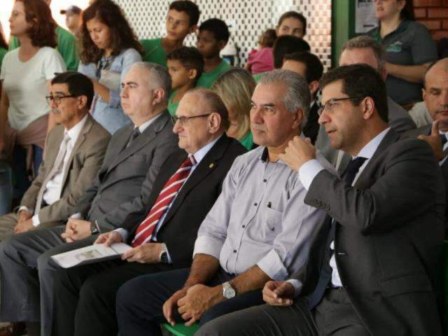 Escolas do interior tamb&eacute;m podem ser reformadas por presos, diz Reinaldo