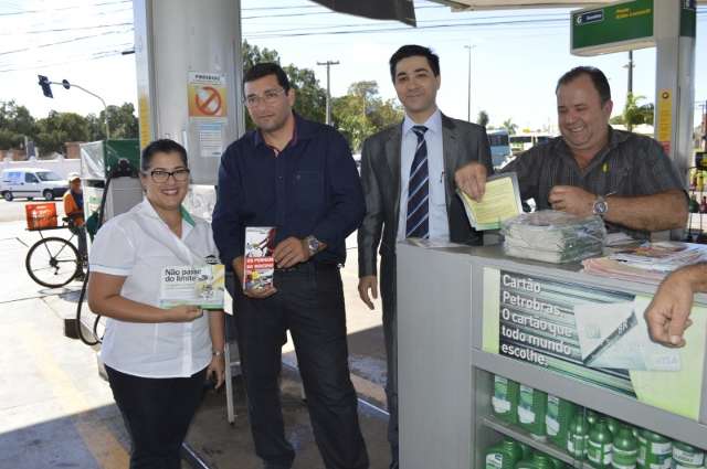 Campanha orienta sobre perigo de abastecer ve&iacute;culos acima do limite de seguran&ccedil;a