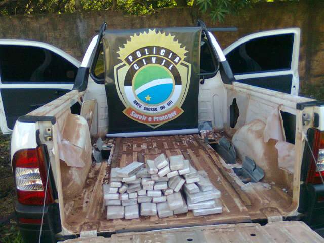  Pol&iacute;cia encontra 27 kg de maconha em carroceria de pick-up