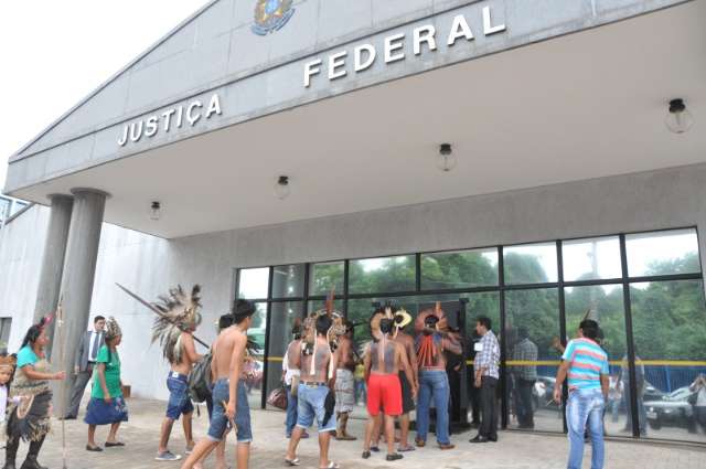 Fazendeira desiste de a&ccedil;&atilde;o contra &iacute;ndios e pede 90 dias para tirar gado