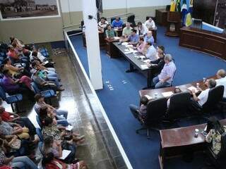Prefeitura deixa estudantes de bairros sem transporte e pais reclamam