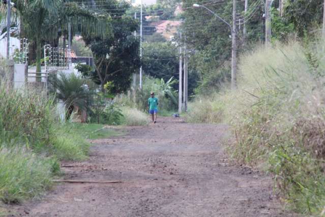 Poeira e escurid&atilde;o &quot;castigam&quot; moradores do bairro dos casar&otilde;es