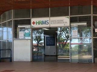 Entrada do Hospital Regional, localizado em Campo Grande (Foto: Henrique Kawaminami/Arquivo)
