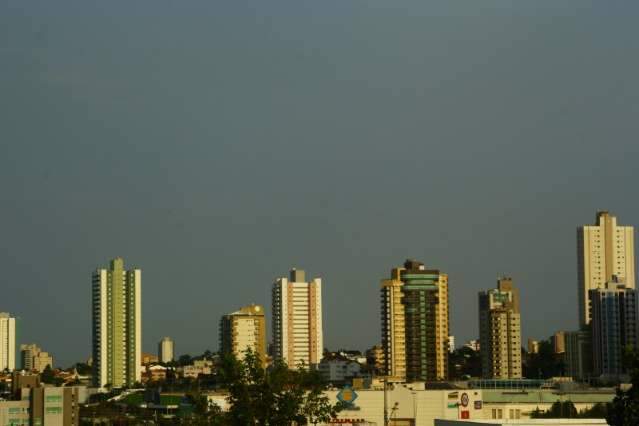 C&eacute;u amanhece encoberto e pode chover nesta ter&ccedil;a na Capital