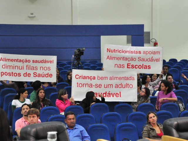  Aprovado projeto que normatiza alimentos em cantinas escolares