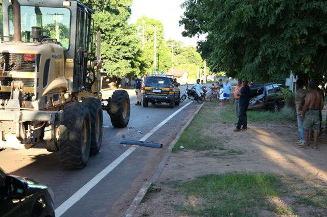  Motorista de patrola colide contra carro estacionado em Coxim
