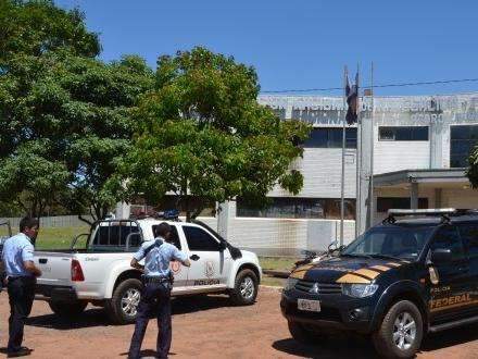 Trio que seria integrante do PCC &eacute; expulso do Paraguai e enviado ao Brasil