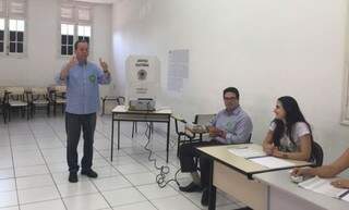 Marcelo Bluma votou na Facsul, durante a manhã em Campo Grande (Foto: Divulgação - Assessoria)