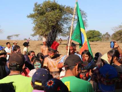 Tensão volta a áreas invadidas e PF apela para saída pacífica de índios