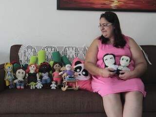Fernanda e sua coleção de realidades, as bonecas humanas e que a gente encontra por aí. (Foto: Alan Nantes)