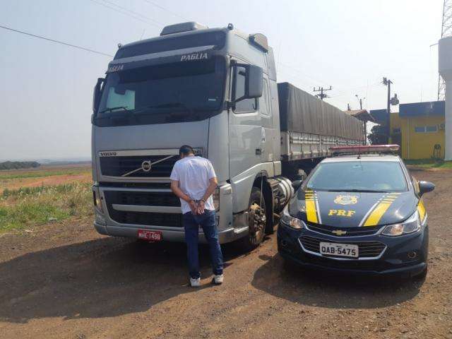 Arrastador &eacute; preso com carreta roubada em SP e pol&iacute;cia procura motorista
