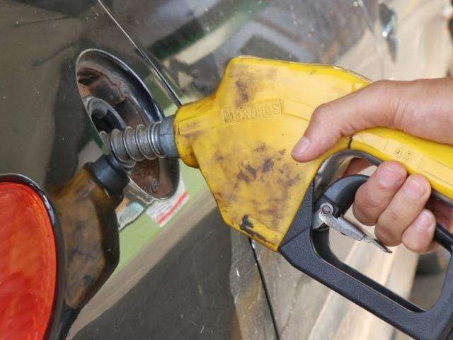 Com pre&ccedil;o m&eacute;dio de R$ 3,94, gasolina acumula queda de 3% na Capital 