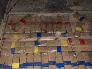 Droga foi encontrada em fundo falso da carreta (Foto/Divulgação: PF)