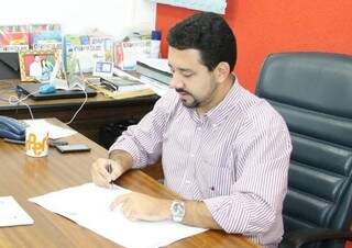 Decreto foi assinado pelo prefeito Wallas Milfont (PDT) (Foto: Itaporã News)