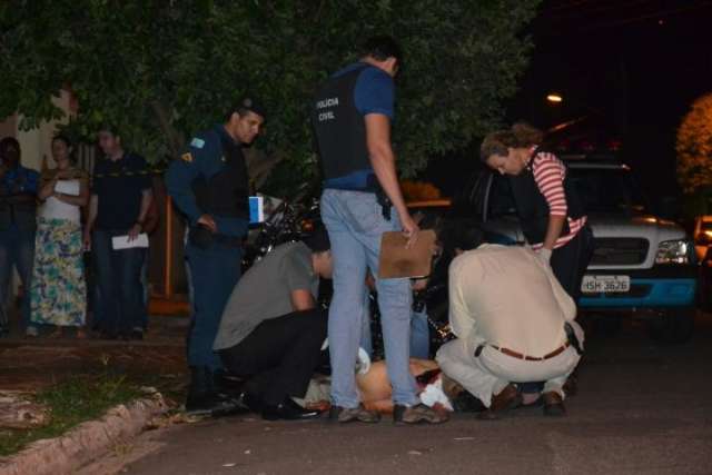 Vigia viu moto passar duas vezes em rua onde dono de jornal foi morto
