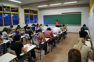Candidatos concentrados em prova (Foto: UFGD/Divulgação)