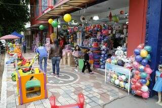 Na Rui Barbosa, só o Paulistão Brinquedos está aberto, entre as ruas 7 de Setembro e Dom Aquino (Foto: Gerson Walber)