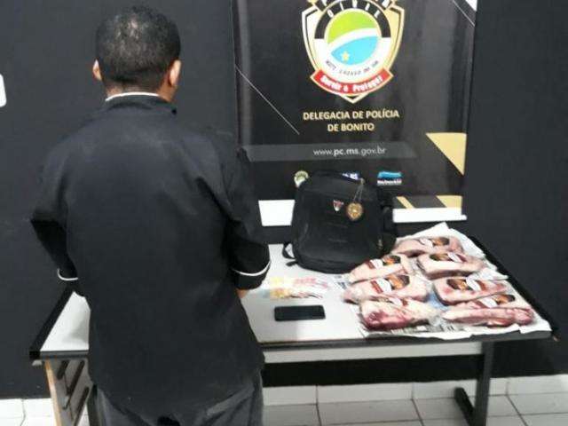Pol&iacute;cia arma &ldquo;tocaia&rdquo; e flagra chefe de cozinha furtando pe&ccedil;as de picanha
