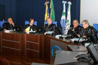 Conselheiros reunidos durante a primeira sessão do Pleno (Foto: divulgação/TCE)