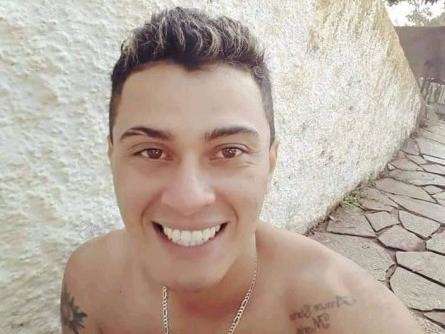 M&atilde;e de suspeito de assassinato em briga generalizada tem casa incendiada 