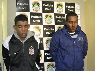 Welisson e Caio foram presos no bairro Caiçara. Ambos dizem que não sabiam o que ocorria, e mesmo assim entraram na briga (Foto: Simão Nogueira)