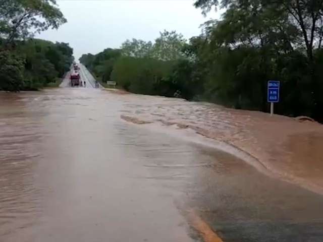 Alerta: PRF recomenda cuidados ao pegar rodovias por causa das chuvas