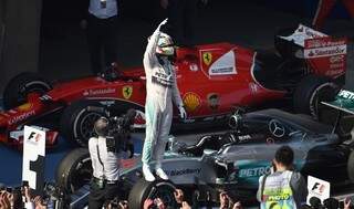 O piloto inglês Lewis Hamilton teve um final de semana perfeito na China (Foto: AFP)