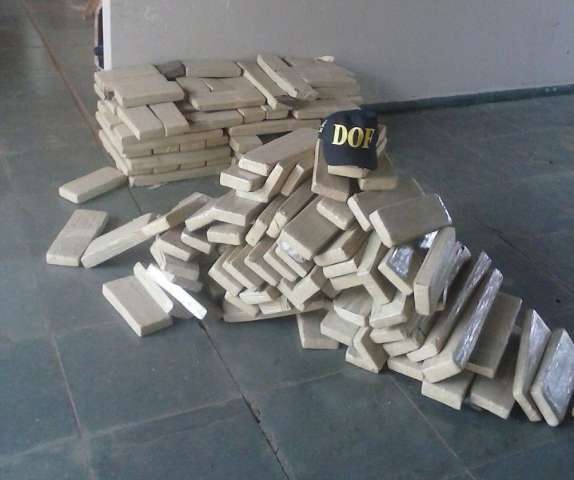 Pol&iacute;cia apreende 200 quilos de maconha durante bloqueio na MS-276
