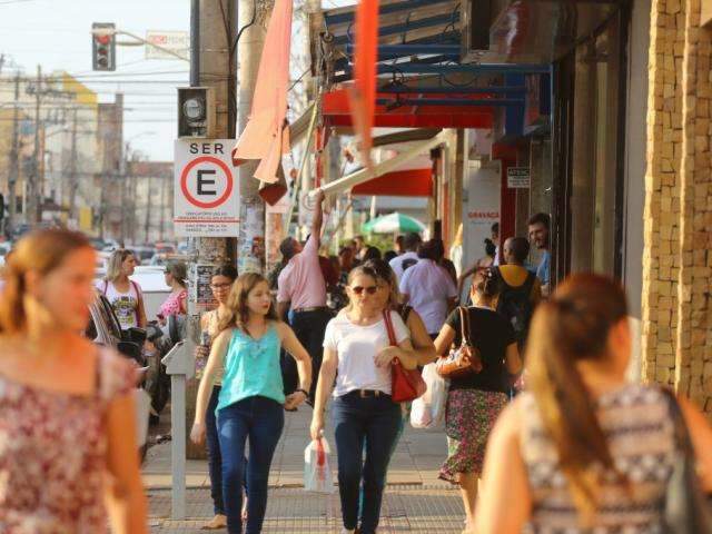 Negocia&ccedil;&atilde;o empaca e com&eacute;rcio ainda n&atilde;o definiu hor&aacute;rio de fim de ano