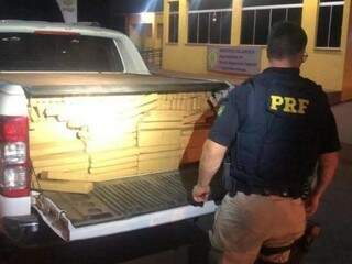 Quase duas toneladas de maconha foram apreendidas por policias rodoviários federais (Foto: divulgação/PRF) 