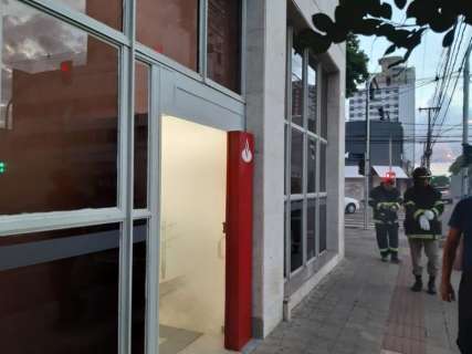 Suposto incêndio mobiliza bombeiros para agência bancária no Centro 