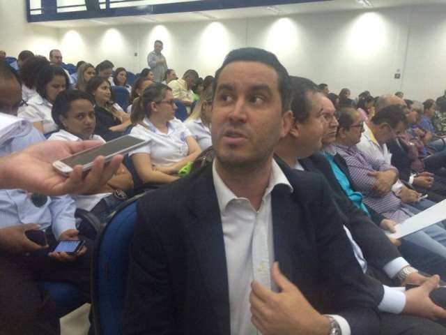 Por trapalhada da Prefeitura e conveniadas, at&eacute; agora ningu&eacute;m foi demitido