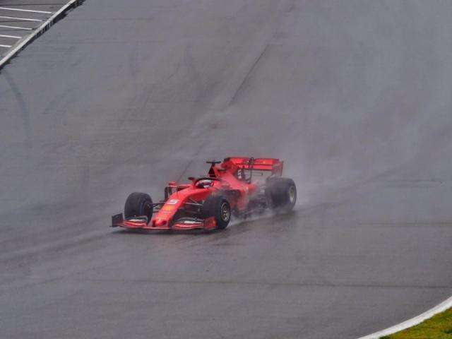 Vettel larga em &uacute;ltimo, sobe no p&oacute;dio e ofusca vit&oacute;ria de Verstappen na Alemanha