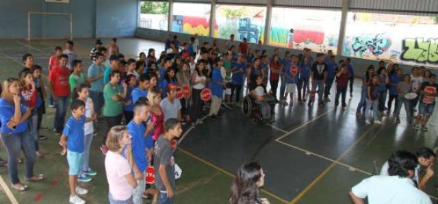 Escola na Mata do Jacinto &eacute; palco de campanha educativa sobre tr&acirc;nsito